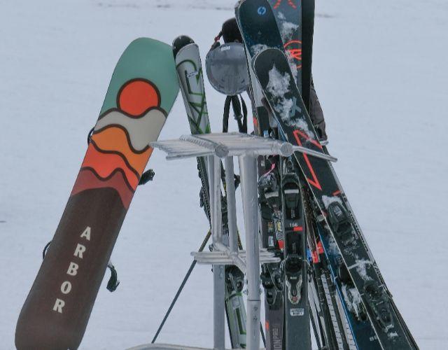 Botiga de lloguer de material i de roba d’esquí al mateix hotel Ushuaia The Mountain Hotel Arinsal Botiga de lloguer de material i de roba d’esquí al mateix hotel Ushuaia The Mountain Hotel Arinsal